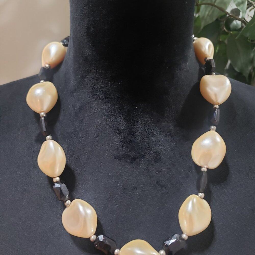 Women Fashion Vintage Chunky Big Cream Lucite Beads Black Stones Beaded Necklace - Picture 2 of 6